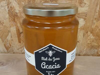 Miel liquide récolté et mis en pot par un producteur du Jura